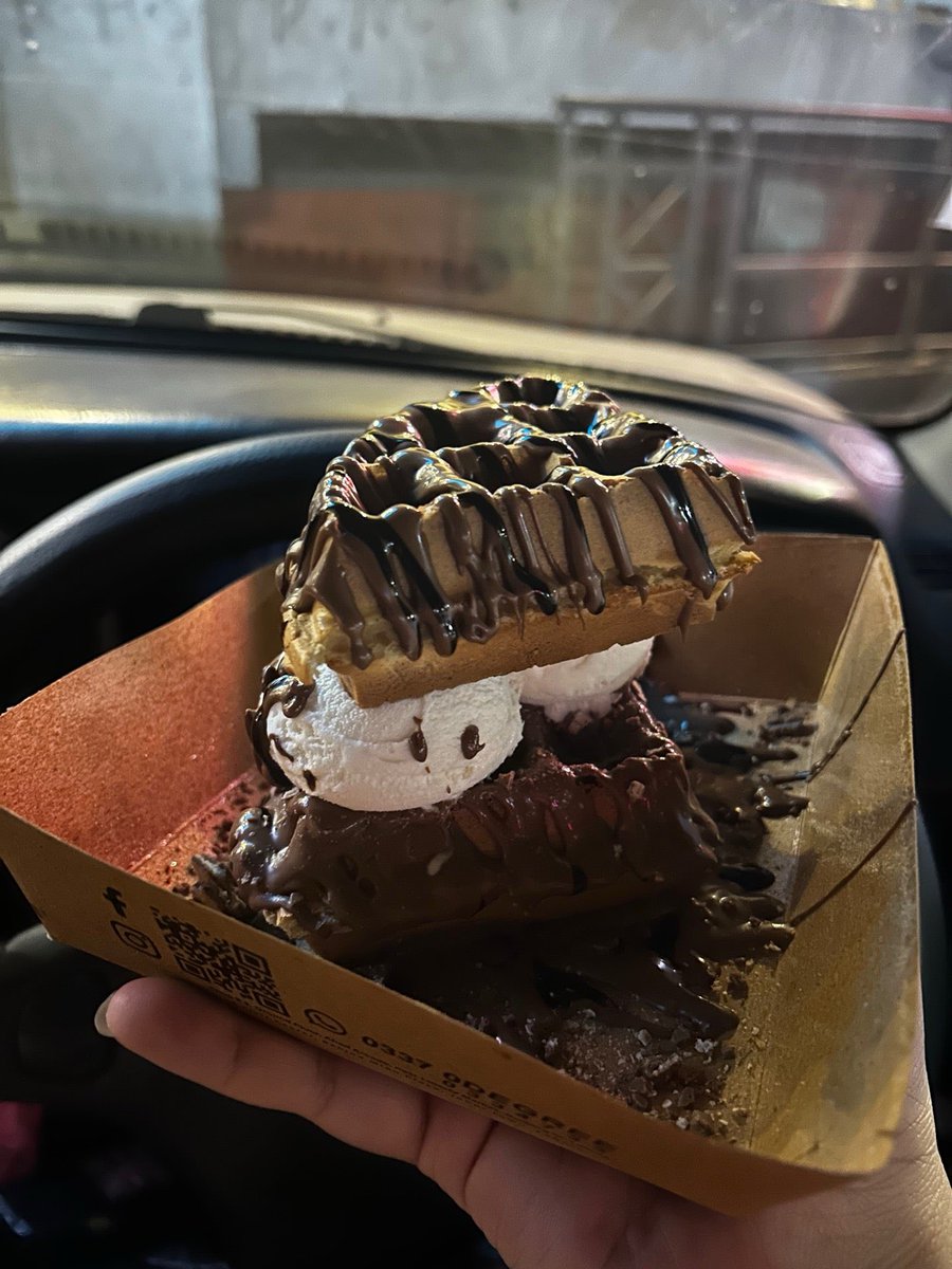 TheSanaK's tweet image. ‘Nights Like These..!’🤩 #MeethaTherapy #WaffleSandwich #WithBae #Saturday #MayDiaries✨ (@ Zero Degrees in Gulberg Lahore, Punjab w/ @amokibaatein) swarmapp.com/checkin/663684…