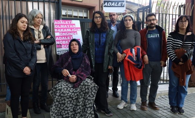 📌 Emine Şenyaşar: Çocuklarımı öldürenler dışarıda. Bize zulüm ediyorlar… gazetedavul.com/gundem/senyasa…