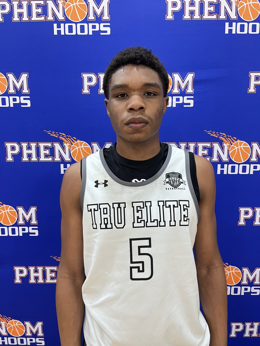 Game MVP -

Tru Elite

6'2 Cam Winnegan 26' finished with 18 points

#PhenomMayMadness