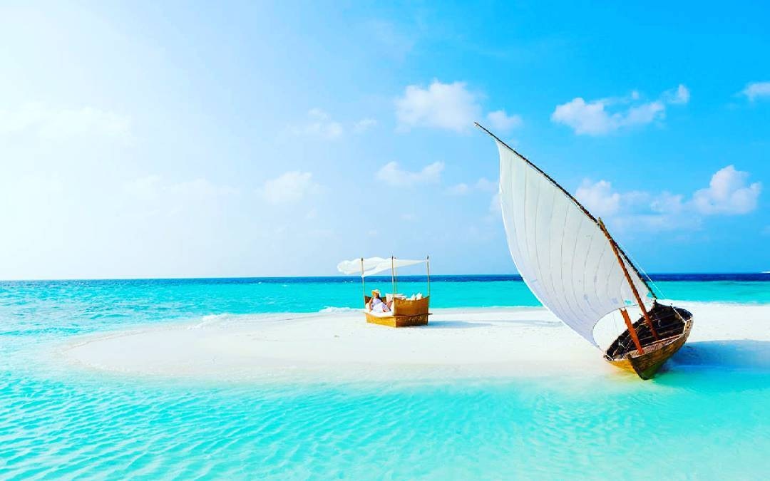 Would you like to be in a sand bank of Maldives? Let me know what you think...
#Maldives #visitmaldives #sandbank #sea #sun #sabd #white #whitesandybeach  #beach #dhoni #couple #honeymoon #love #sky #clouds #xoxo #vacation #likes