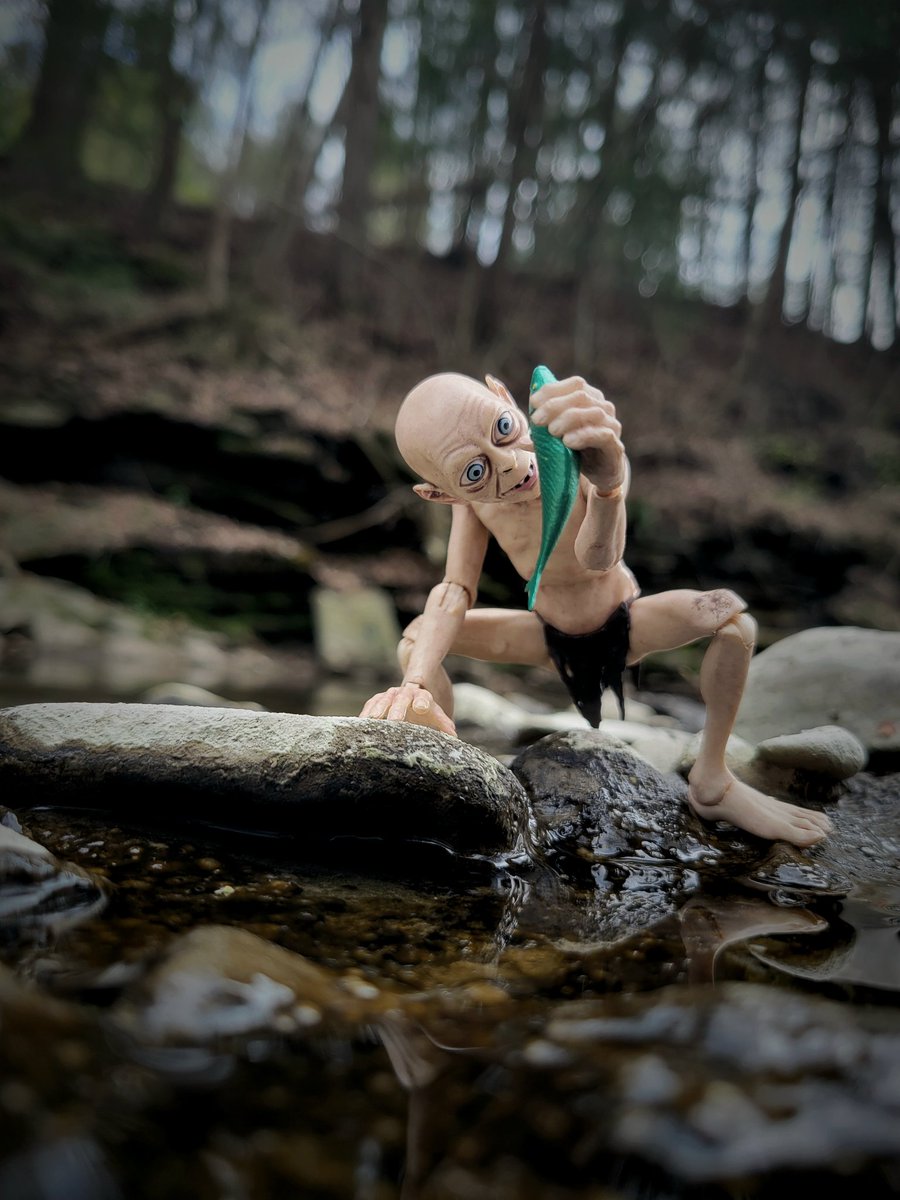 The rock and pool
Is nice and cool,
So juicy-sweet!
Our only wish,
To catch a fish,
So juicy-sweet!

We loves our newest figure we gots from our precious! 

#lotr #thelordoftherings #hobbit #gollum #actionfigure
