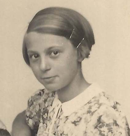 4 May 1924 | Dutch Jewish girl, Wilhelmina Behr, was born in Amsterdam. She was deported to #Auschwitz from #Westerbork in December 1942. She did not survive.