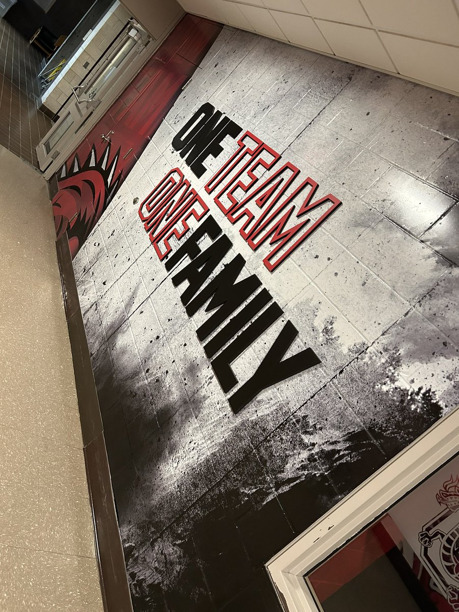 Its always good coming back to campus and reconnecting with <a href="/_CoachFitz/">Curt Fitzpatrick</a>, <a href="/CoachRotch/">Patrick Rotchford</a>, and the <a href="/CortlandFB/">SUNY Cortland Football</a> staff‼️ Thank you for giving me an opportunity to speak with the players. The Coach Czarnecki Mentorship program lives on🙏🏾 #RedDragons <a href="/CortlandAlumni/">SUNY Cortland Alumni 🐉</a>
