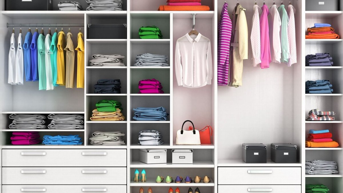 How would you like a super organized closet like this in your home? 
 #closetorganization #closetgoals #closet #closetdesign #organization #homeorganization #professionalorganizer