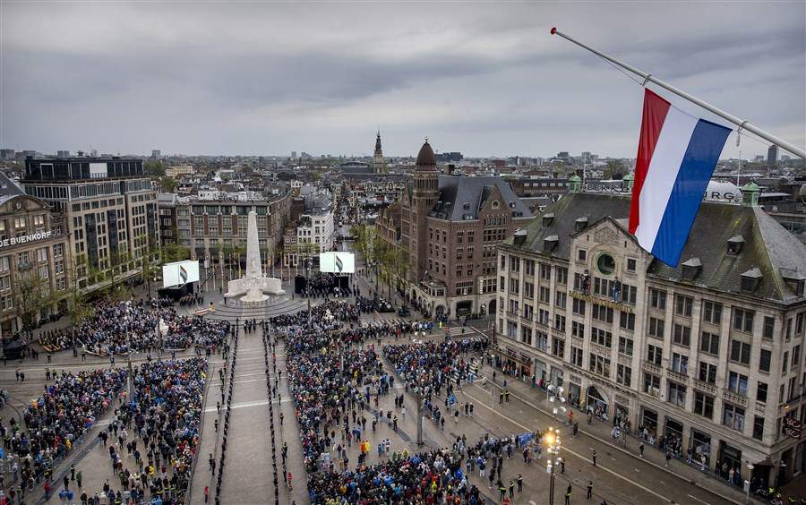 We staan stil bij de mensen die hun leven hebben gegeven voor de vrijheid. We staan stil bij de offers die zij hebben gebracht en het leed dat zij hebben geleden. We staan stil bij de plicht die wij hebben om de herinneringen levend te houden. Tijdens de #NationaleHerdenking…