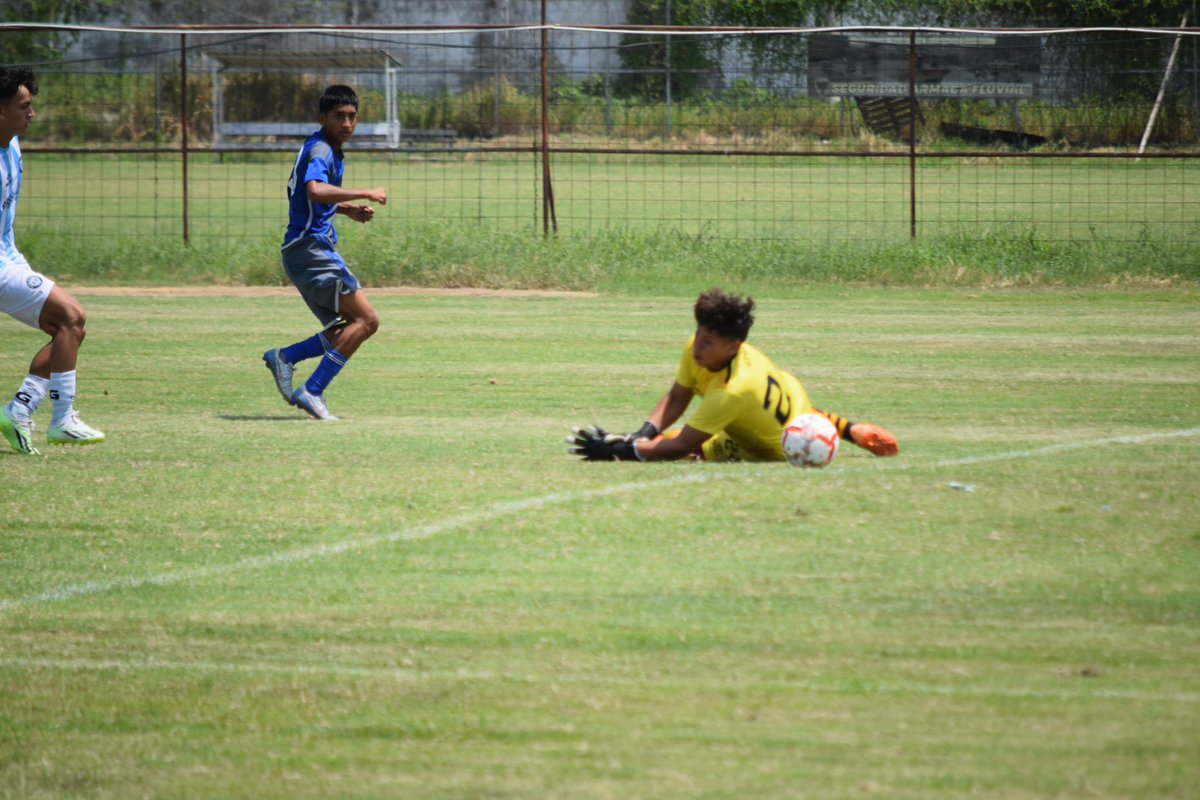 #Sub15 | 𝗩𝗶𝗰𝘁𝗼𝗿𝗶𝗮 𝗱𝗲 𝘃𝗶𝘀𝗶𝘁𝗮 🎉 Guayaquil City 3️⃣ - 4️⃣ CSEmelec Goles anotados por: ⚽️⚽️⚽️ Cesar Ortiz ⚽️ Álvaro Caiche #PorEmelec