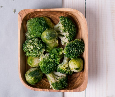 One of the best ways to balance estrogen levels naturally? Eat veggies in the cruciferous family. These include broccoli, cauliflower, Brussels sprouts, cabbage, kale, and bok choy. #EstrogenDominance
#WomensHealth #menopause