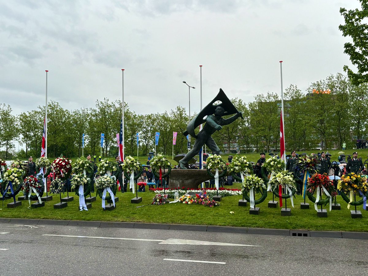 Gedenkwaardige herdenking in #Nijmegen, die in het teken staat van opstaan en je uitspreken tegen álle vormen van racisme en discriminatie. #Dodenherdenking