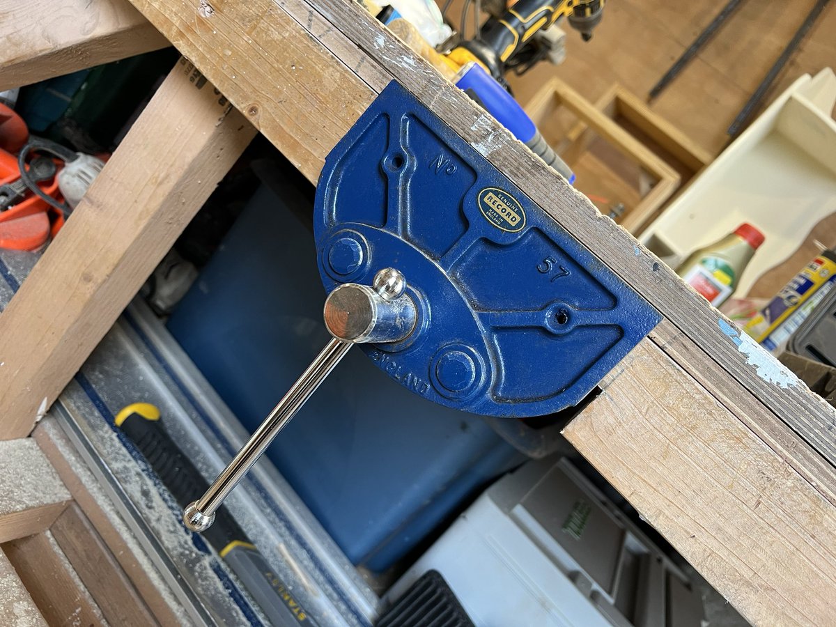 peteswiftysan's tweet image. Until now, cycling (especially @NorthRoadCycles ) was my only vice…. Now I have another!
Massive ‘vice envy’ since visiting @sheffhallamuni last weekend.
Made in the #SteelCity around 1971.
Found on @eBay_UK still boxed