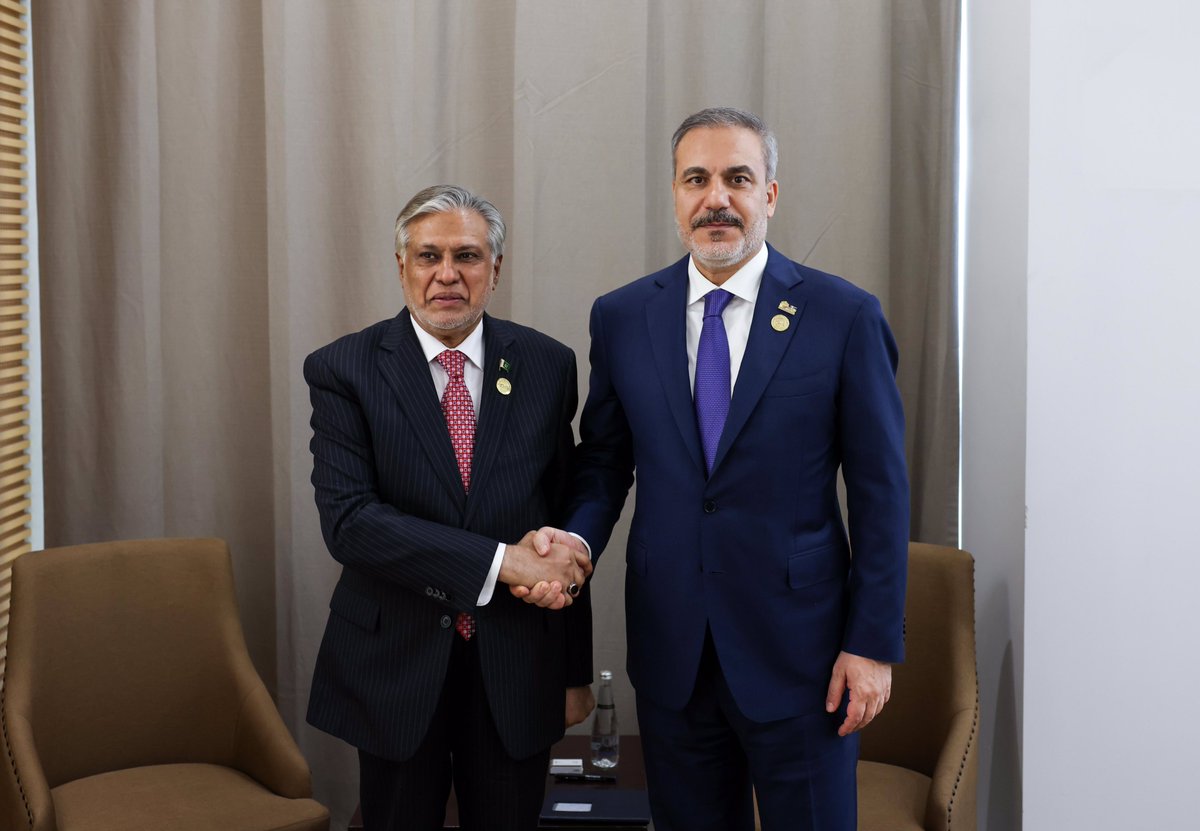 Minister of Foreign Affairs @HakanFidan met with Mohammad Ishaq Dar, Deputy Prime Minister and the Minister of Foreign Affairs of Pakistan, on the margins of the 15th Summit of the Organisation of Islamic Cooperation, in Banjul.🇹🇷🇵🇰