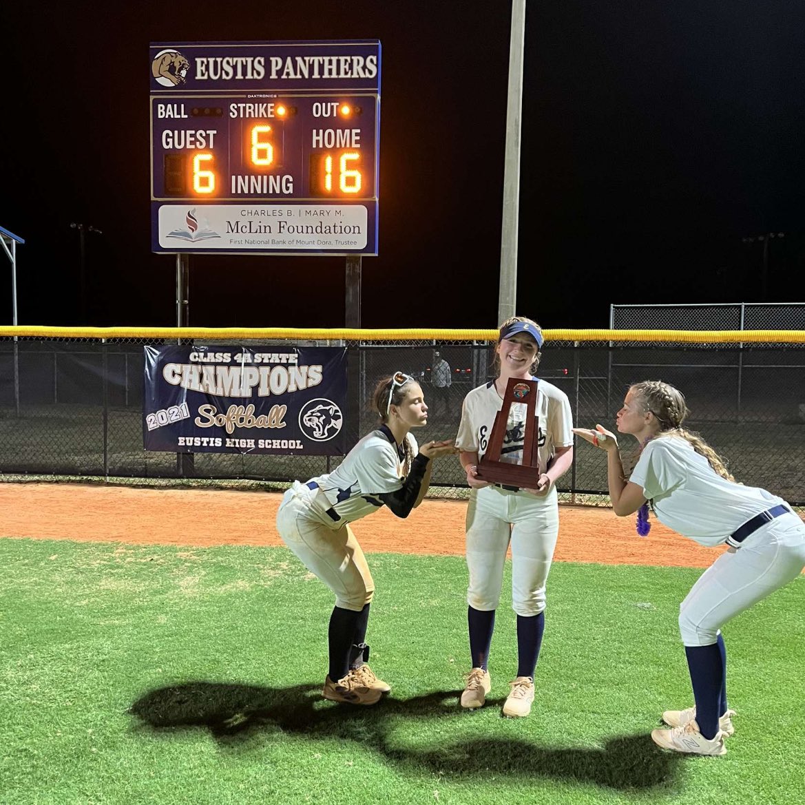 Eustis Lady Panthers do it again!!! DISTRICT CHAMPS!!!🏆 So proud of my team, now we’re on to the next!!! @bbeall0628 @TopPreps @nxtsportsagency @SBRRetweets @Faith4Fastpitch @SoftballDown @CoastRecruitsSB @UWAA_United