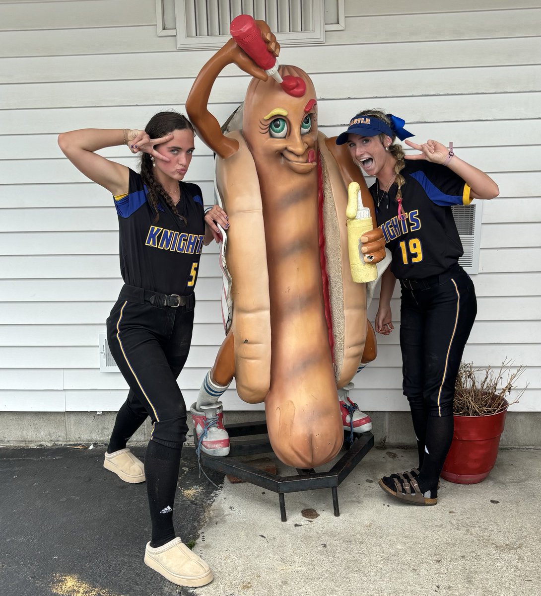 Castle_Softball's tweet photo. Warrick County Showcase Champions! TF Ice Cream after the games! https://t.co/wfv3CwuQ4u