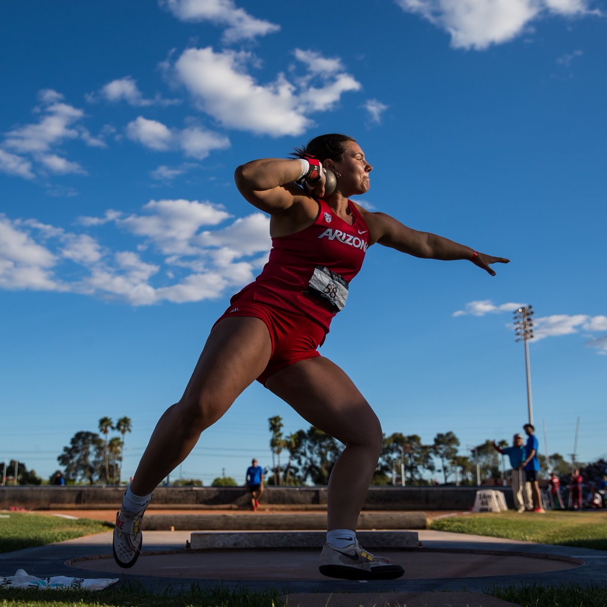 𝐒𝐇𝐎𝐓 𝐏𝐔𝐓 𝐅𝐈𝐍𝐀𝐋

Lauryn Love finishes second in the women's shot put with a throw of 49-11 (15.21m)!

#BearDown | #BeLezoLike
