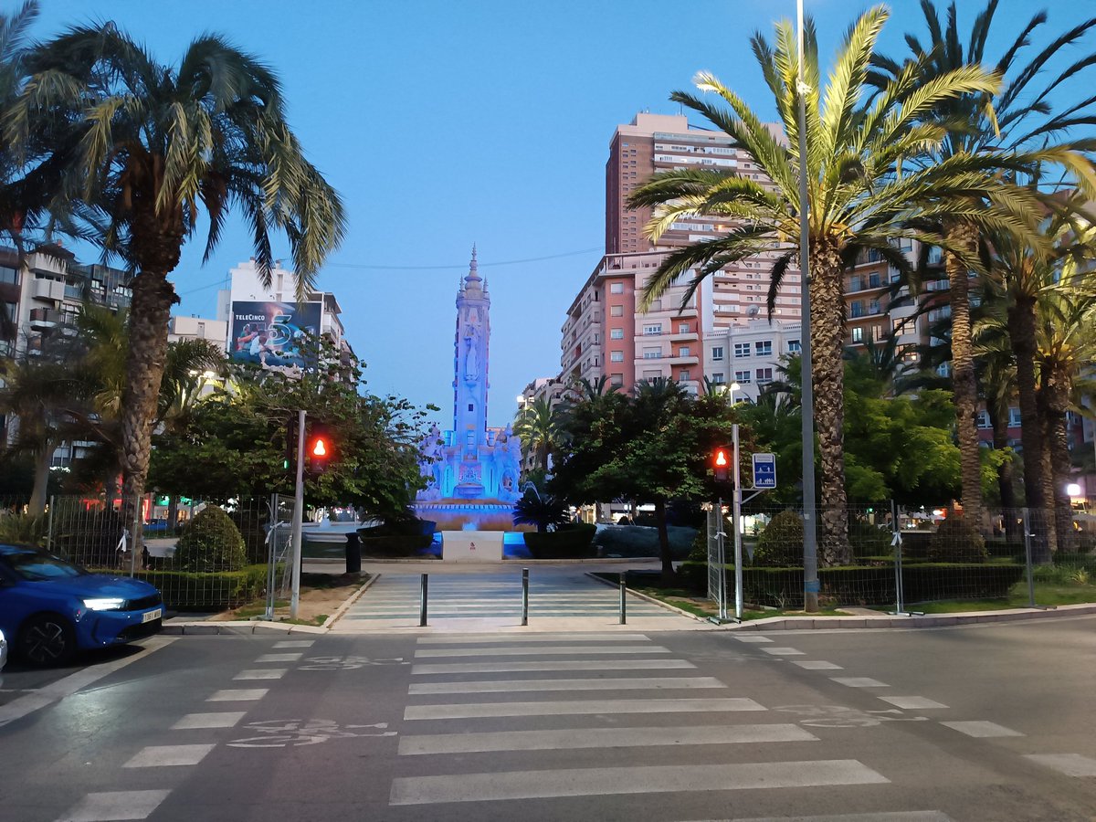 Ha guanyat el Madrit la lliga i Luceros està buida.

Alguna cosa estem fent bé en el nostre camí cap a la llibertat.

Visca Alacant!