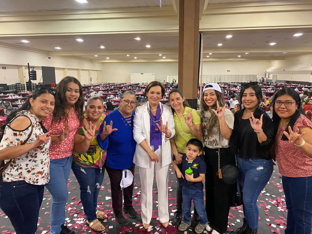 Las Mujeres Sordas de la Comunidad Sorda de Hermosillo acudieron al evento “Mujeres del Río” juntas con la invitada especial, <a href="/MaDoloresRio/">María Dolores Del Río</a> , nuestra futura Presidenta de #Hermosillo. 
#PorUnHermosilloInclusivo🤟