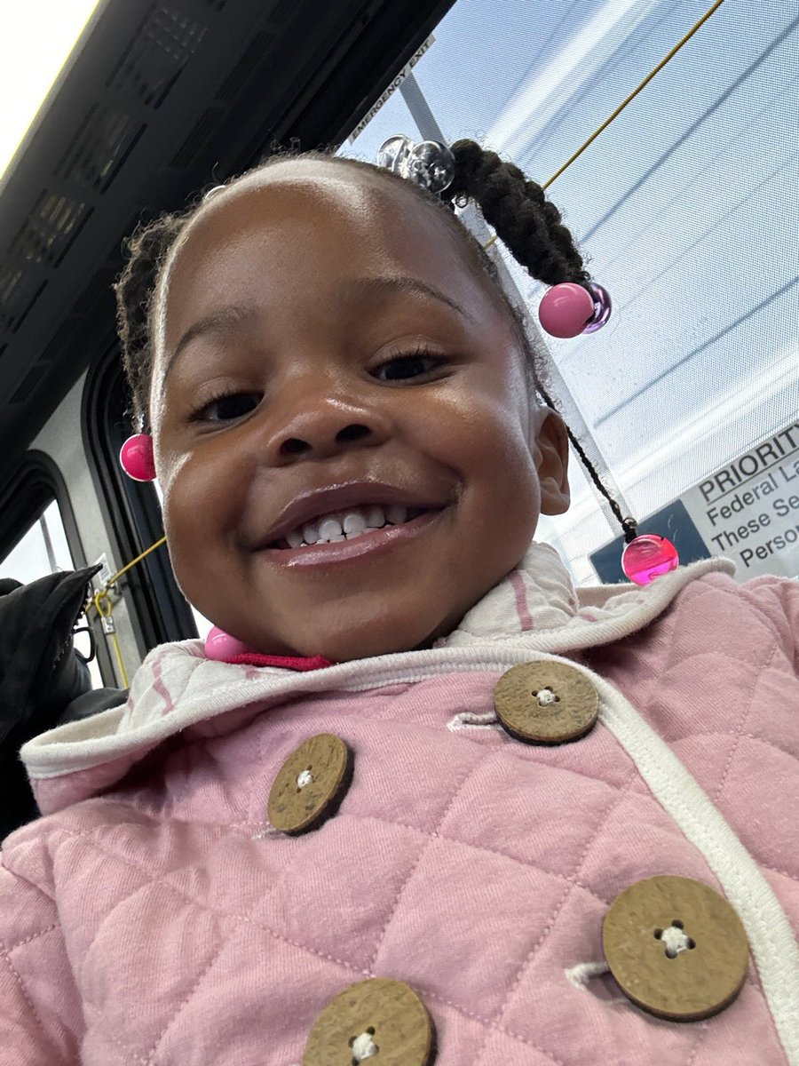This is the sweet baby girl that was shot to death last night in southeast DC 😔.

Her name is Ty’ah Settles.

@JohnDoranTV spoke with her Godfather: “She loved Mickey Mouse and she loved the doll babies”

DC Police are searching for a suspect