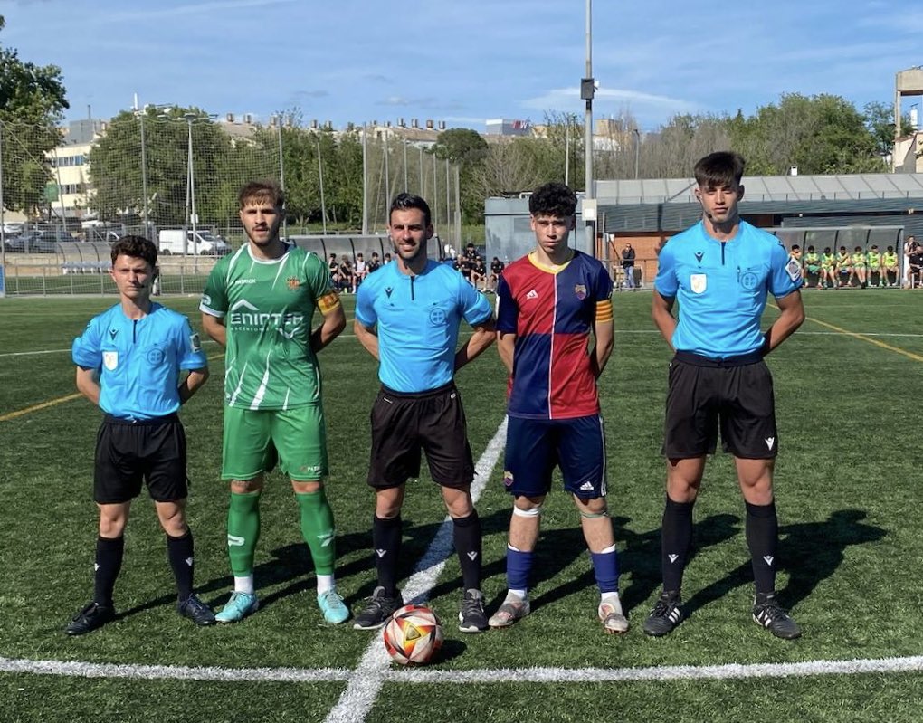 #JuvenilA • 𝗝𝗼𝗿𝗻𝗮𝗱𝗮 𝟯𝟬 - #dhj3

✅ VICTÒRIA I PERMANÈNCIA! 😍

🔝 Els verds, que han superat de forma contundent el <a href="/CEMercantil/">C.E. Mercantil</a> (0️⃣-5️⃣) en l’última jornada de lliga, continuaran a Divisió d’Honor! 

🎯 Gols: Julià (x2), Tejada i Joan (x2)! 

#Ambelverdalcor 💚