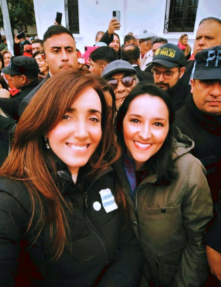 Victoria Villarruel @VickyVillarruel 🇦🇷 en visita oficial a la provincia de San Luis, con motivo de las procesiones del Cristo de Renca y del Cristo de la Quebrada
#VictoriaYLaGente