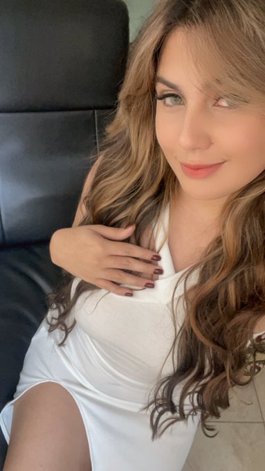 Donde es la fiesta que ya cargo vestido https://t.co/mNiJKi75F3