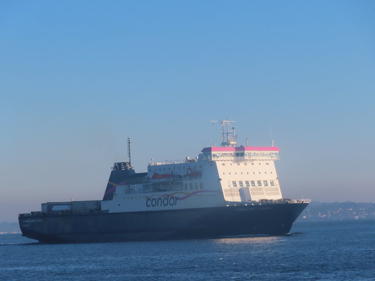@Condor_Ferries Commodore Clipper coming into Portsmouth on the 4/5/2024.
@BrittanyFerries 
@mikesellersPIP 
@PortsmouthPort