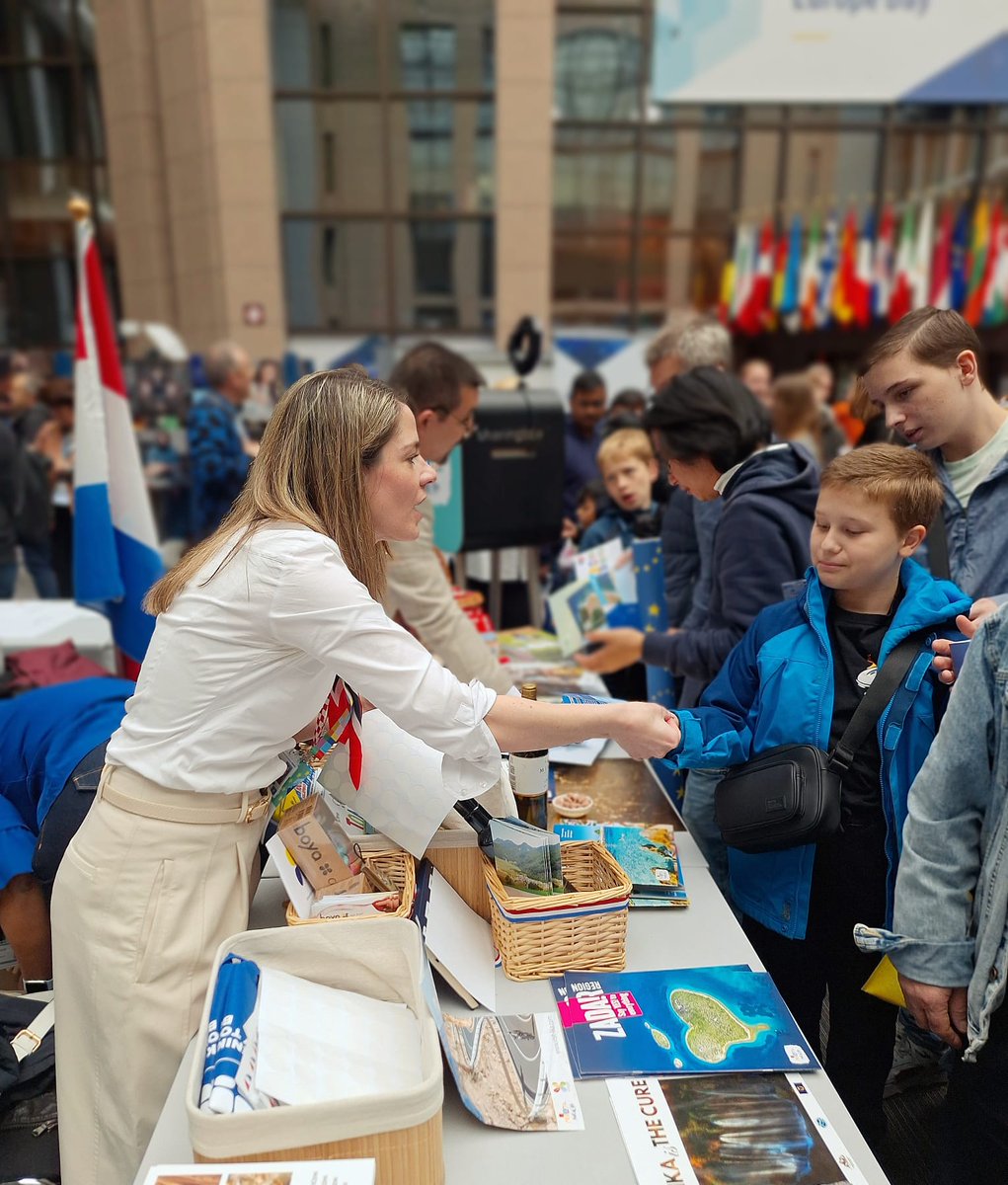 That's a wrap! 👏 It was such a pleasure meeting everyone who stopped by the 🇭🇷 stand at this year's #OpenDay at the @EUCouncil in celebration ahead of #EuropeDay. 🇪🇺 And many thanks to our lovely volunteers! 🫶 See you next year! 👋👋