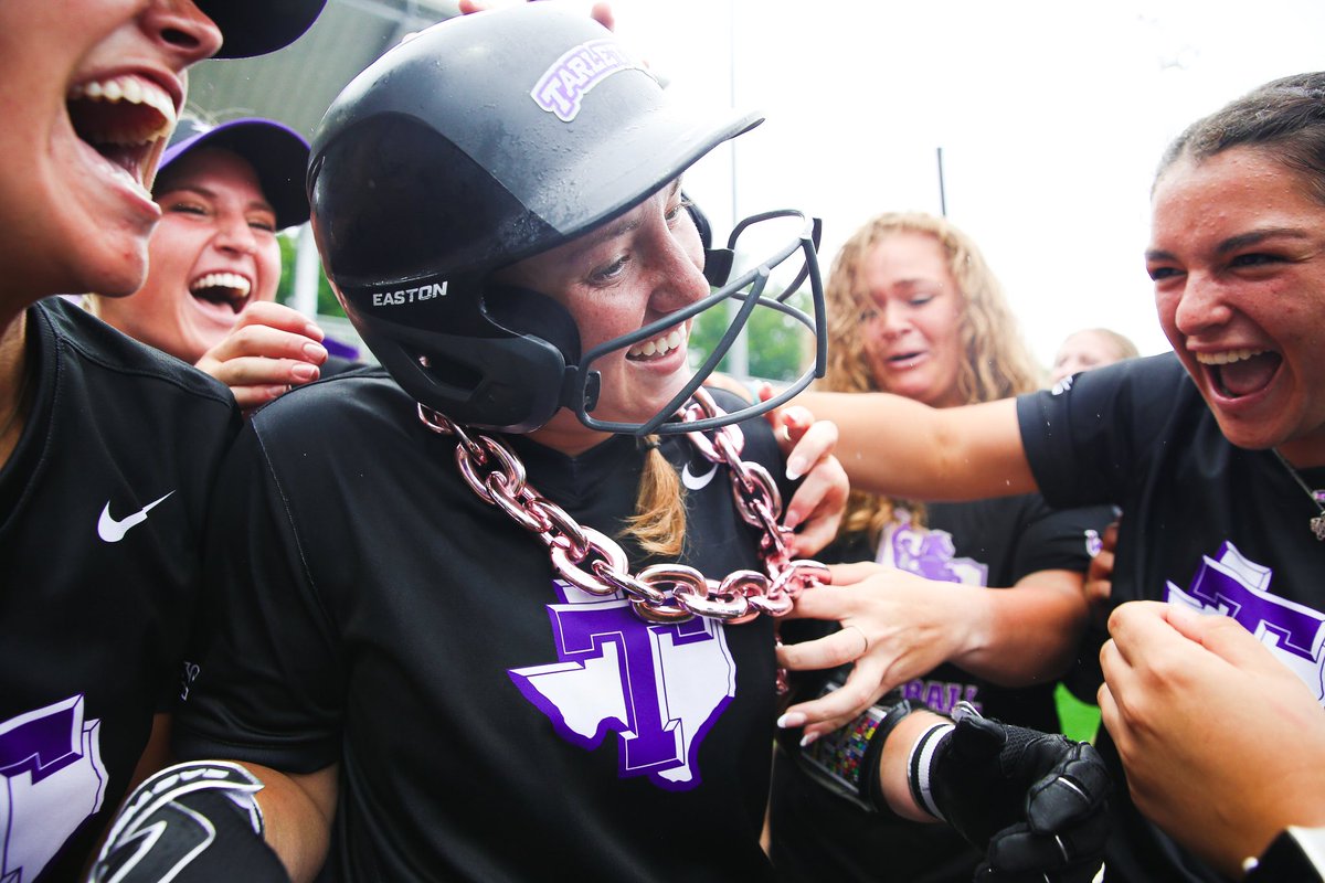 TRULL SAYS LETS TAKE A FLIGHT ✈️ 

TRISTYN LAUNCHES HER 3RD HOMER OF THE SEASON WHEN MATTERED MOST!!!! WE’RE HEADED TO SEATTLE!!!!!

#OneTeamOneGoal