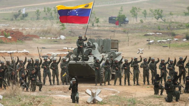 CISPAlDia Nuestro C/J @NicolasMaduro Señaló que 'la carrera militar, por excelencia, es del sacrificio, donde se jura dar la vida por la Patria'.
'La FANB es columna vertebral de la existencia de nuestra Patria.'
@ACoronadoVzla 
@CISPresidencial 
@CISPZulia  🇻🇪✌️🇻🇪.