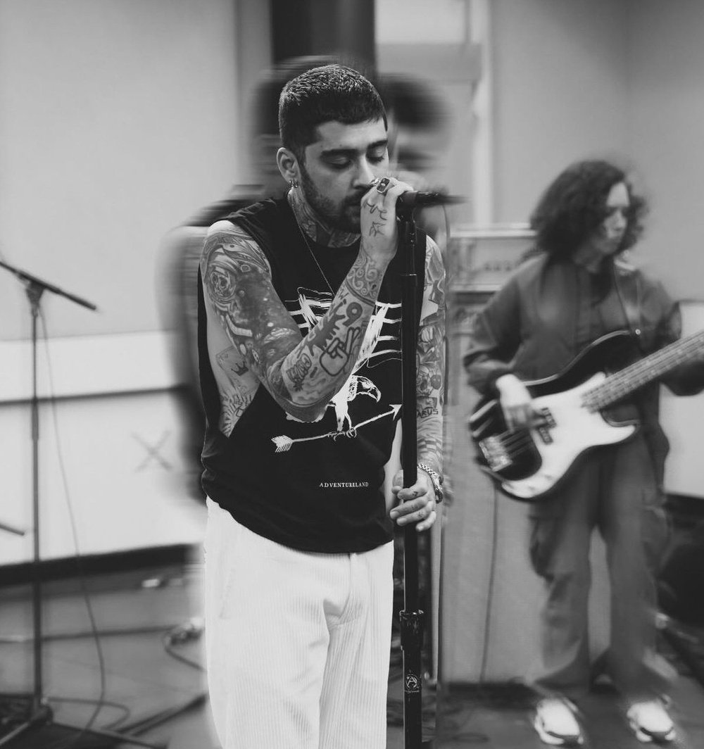 Oh, look, Zayn is wearing a shirt with an eagle carrying a single arrow. Adventureland.