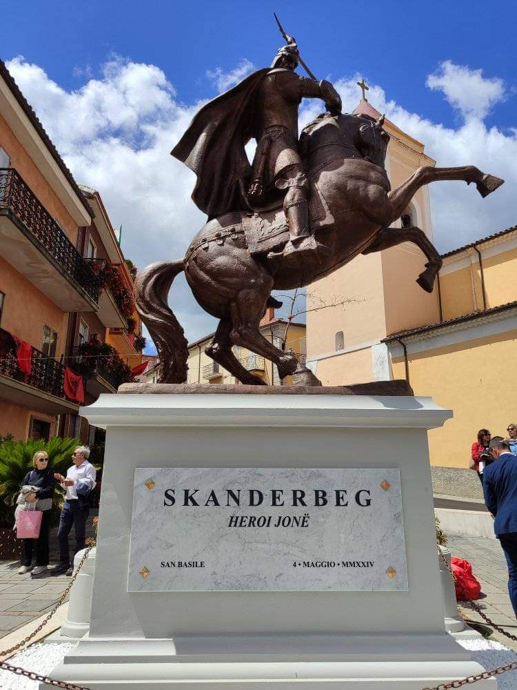 Monumento inaugurato oggi a San Basile (Cs) 
#skanderbeg