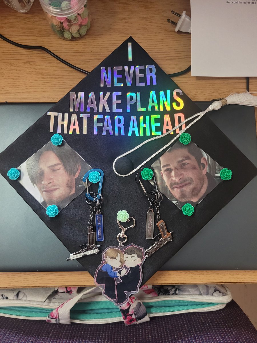 It is finally finished. I have finished my #chreon graduation cap with the Death Island keychains and the Cheron charm I got from @gloomydive.