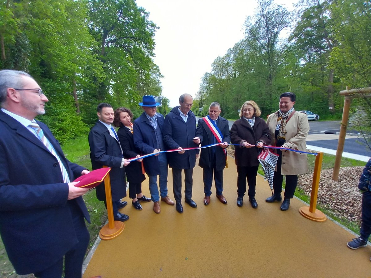 Inauguration samedi 4 mai, à Verneuil-en-Halatte, de plusieurs équipements pour améliorer la circulation des piétons et des cyclistes dans les rues des Bois et de l’Égalité ; garantir la sécurité par la vidéo-protection. L'État a subventionné à hauteur de 123 000 €.