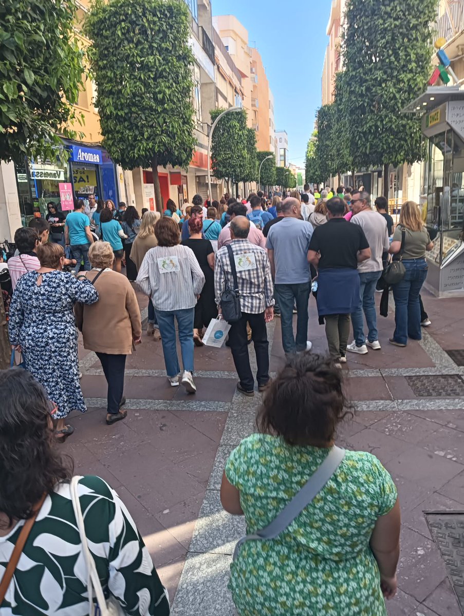 Desde Iwales, queremos agradecer a la multitud de personas que se han reunido en el día de hoy para realizar la marcha "Tod@s somos iguales". 
Sin vuestra ayuda nada de esto es sería posible
Muchísimas gracias a todos por asistir, sois gente maravillosa.