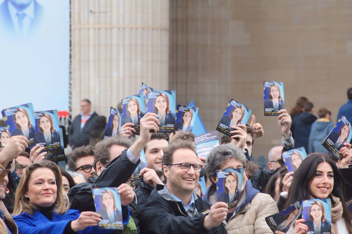Parce que chaque minute compte ! 🚀🇫🇷🇪🇺 Cet après-midi, place du Panthéon à Paris, avec @rachelflore et Séverine de Compreignac, aux côtés d’@oliviagregoire, @SylvainMaillard, @CBeaune, @FerracciMarc et @GillesLeGendre. Merci à tous les militants mobilisés : @BesoindEurope !