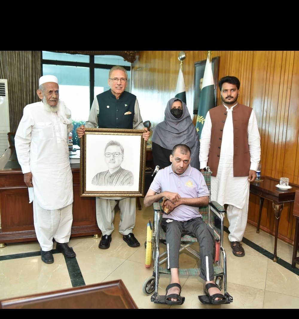 @HRCPakistan Special Artist umer jarraal who is disable suffering from cerebal palsy but a Good Artist.kindly support him.kindly appreciate him.