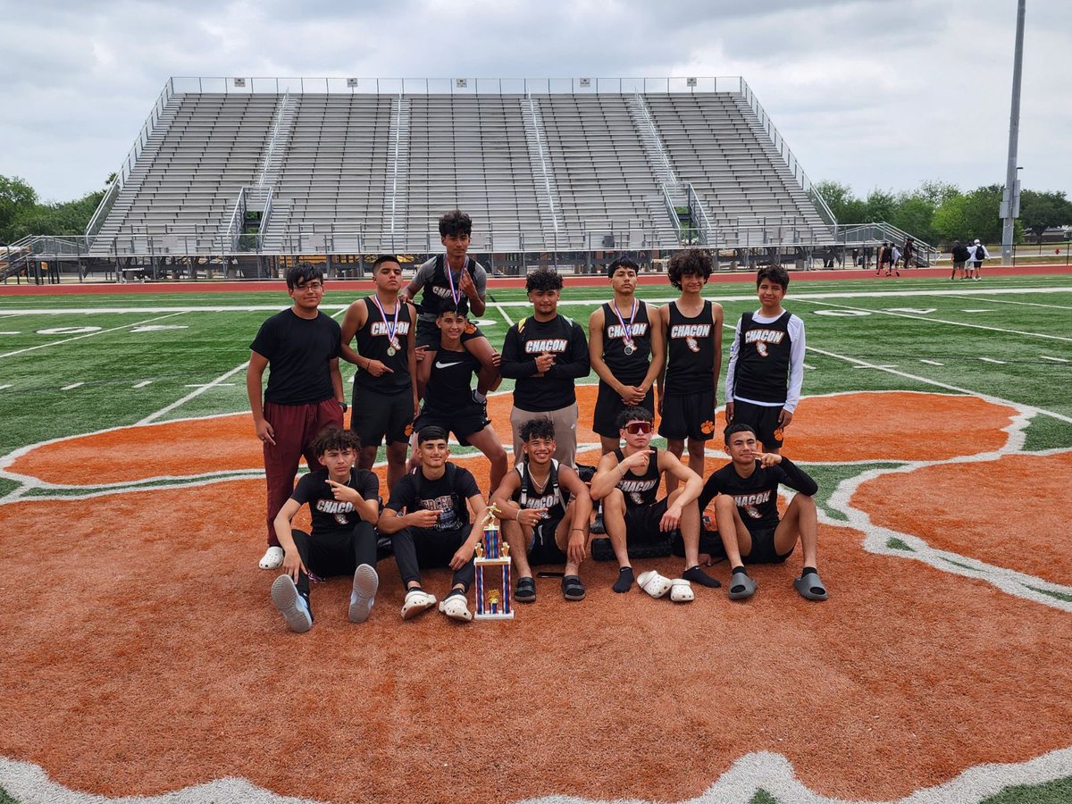 Congratulations to our 8th grade Chacon boys for capturing the Mid Valley middle school district title. Excellent performances all around, we look forward to seeing you boys compete next year at the highschool.
#BrightFuture
#MercedesTrack
#MercedesXC