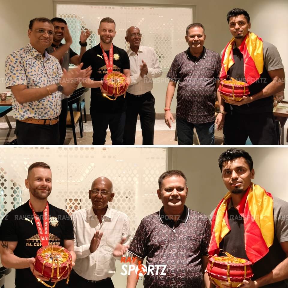 Look how toxic East Bengal is. 
There officials have reach to Mumbai FC team to greet them at 12AM.
Toxic club, toxic club officials, toxic fanbase 😕
#IndianFootball