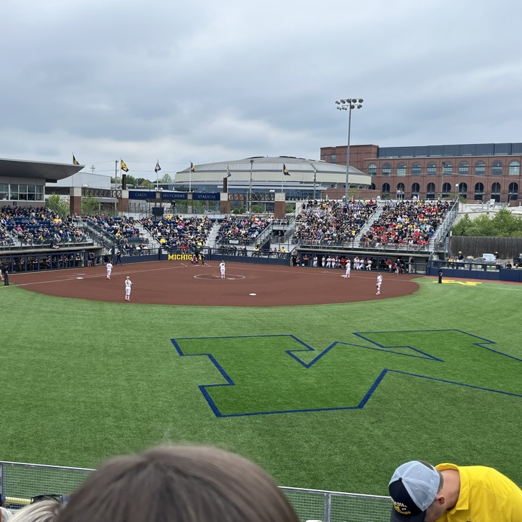 Let's go to the ball game!

Lamphere Varsity Softball is in Ann Arbor for the University of Michigan Softball game. 

#wearelamphere