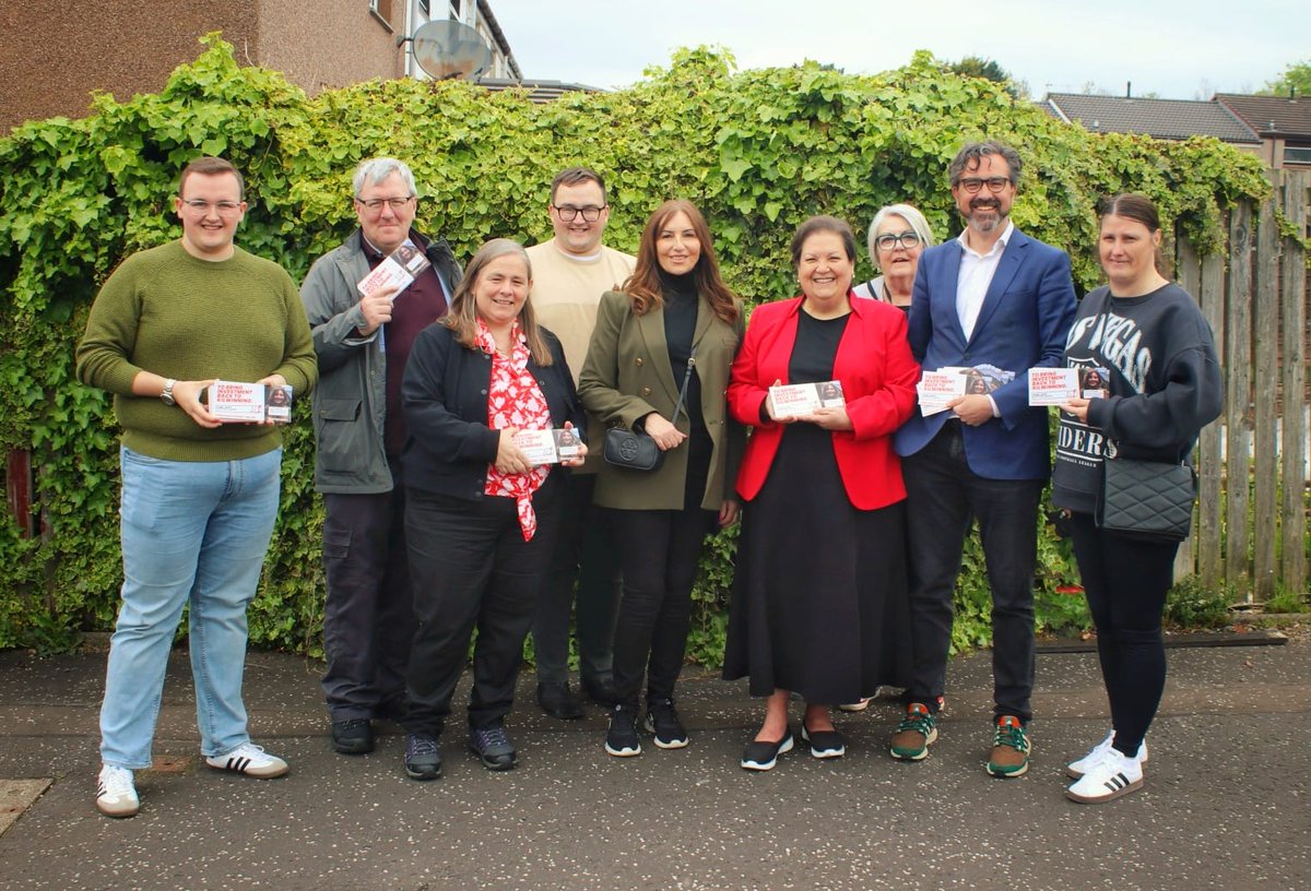 🌹Great to have Jackie Baillie with us again for the final Saturday of the campaign! 👏We aren't taking any vote for granted! 🗳️On Thursday, Vote Mary Hume and Scottish Labour #1 #Kilwinning #VoteMaryHume1