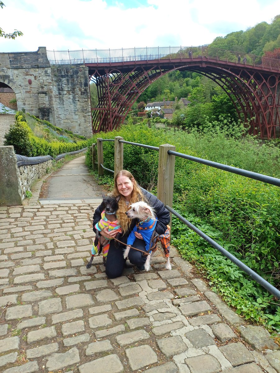 A lovely day in Ironbridge... stopped at @IronbridgeAAC and had the most lovely coconut and lime cake 😋