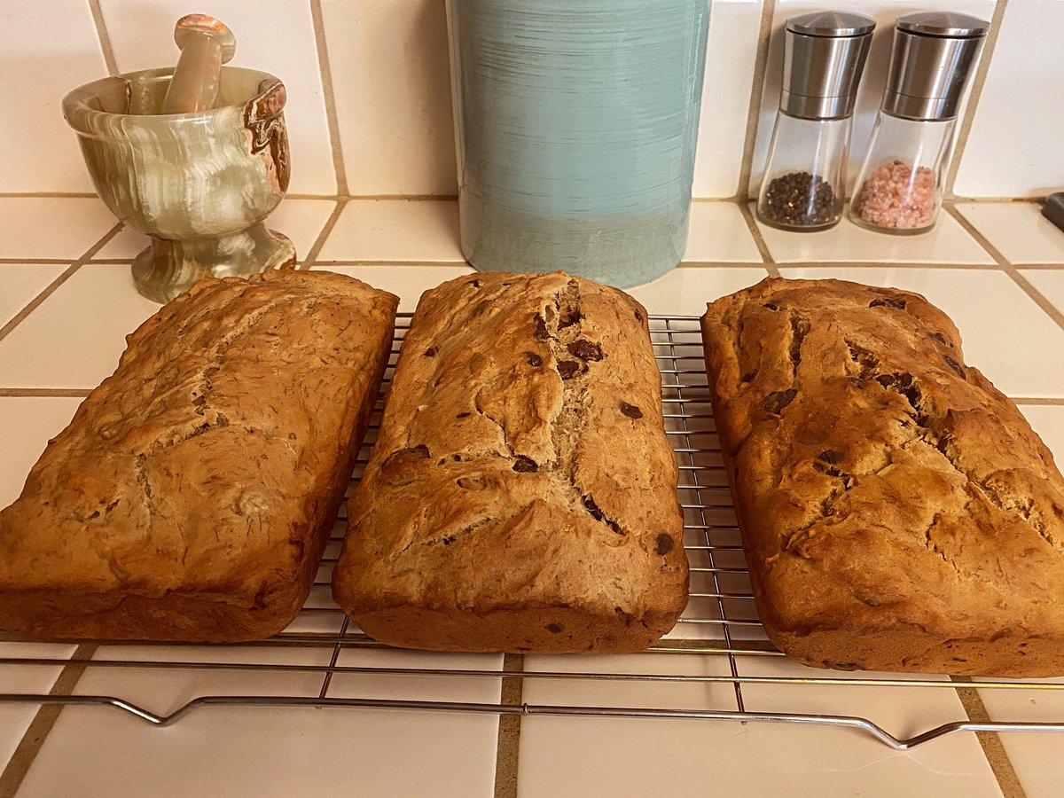 There’s only one thing to be done when you have nine overly ripe bananas. #bananabread