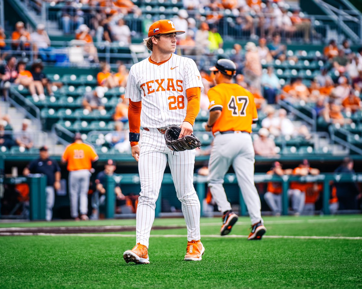 Boog gonna Boog. Ace works around a two-out walk for a scoreless 1st. We’re underway in Austin!