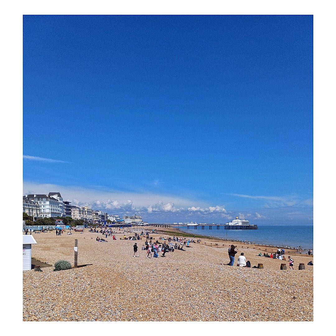 A perfect start to the bank holiday here @EastbourneBeach So pleased for many people who really do need a pleasant break #taketimeout #breathout #Eastbourne #photography