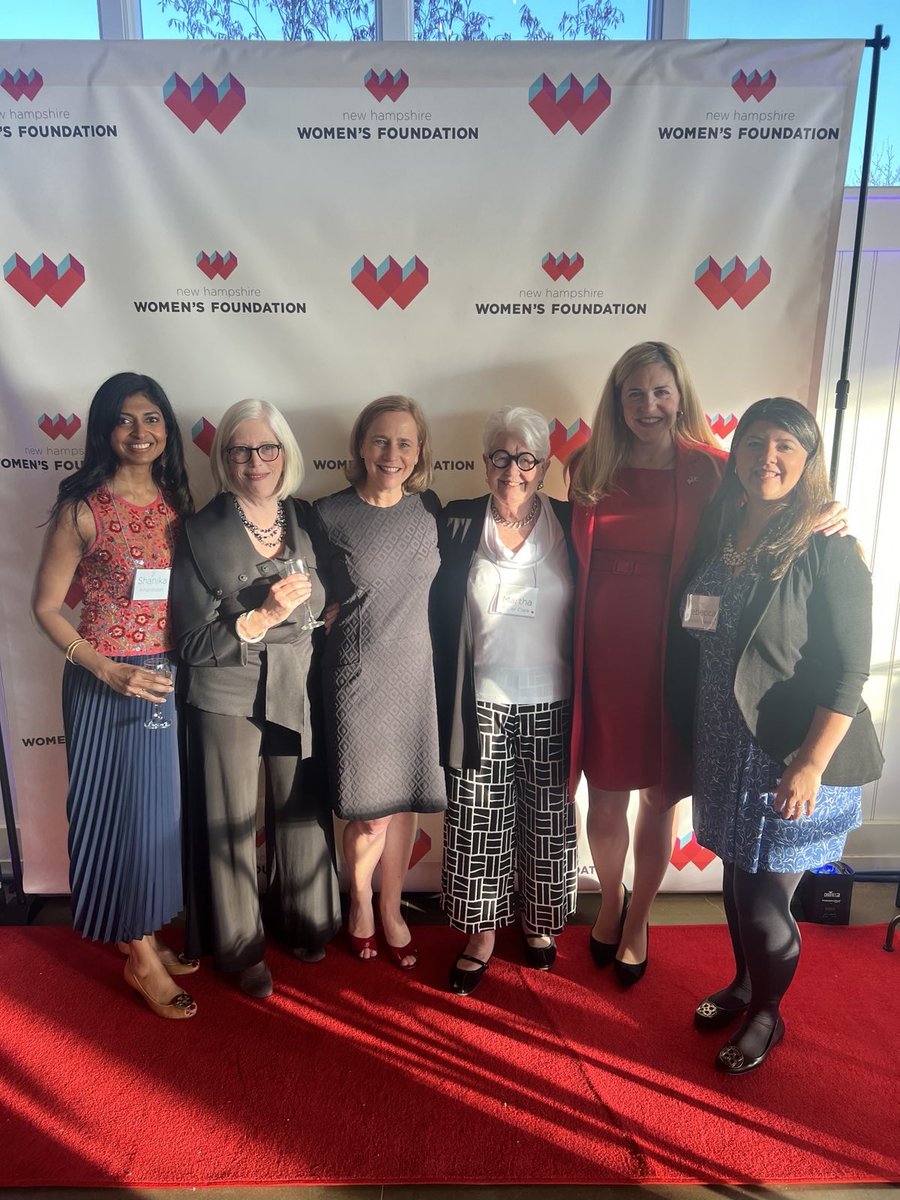 It was great to celebrate the @NHWomensFndn 7th annual GALa last night with pivotal leaders from across our state. Congrats to Susan Werner Thoreson, Iris Turmelle, Ophelia Burnett, and Hon. Tina Nadeau! #NHPolitics