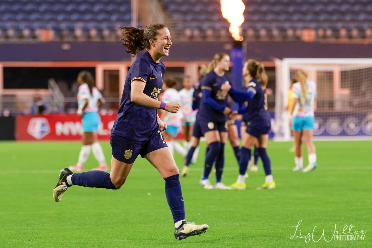 Four favorite photos from last night's @reignfc over the @sandiegowavefc, as taken by our photographer on assignment @Wolter_Liz! #HereForTheCrown #MakeWaves #NWSL