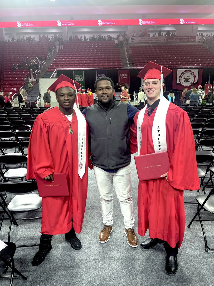 🎓Leaders don’t just talk about, 
they get the job done!
More than an athlete…
They are EXCELLENCE! 🎓
#Graduation #ProudCoach 
#MenOfIntegrity
@Dennishorter @ClaytonDenker