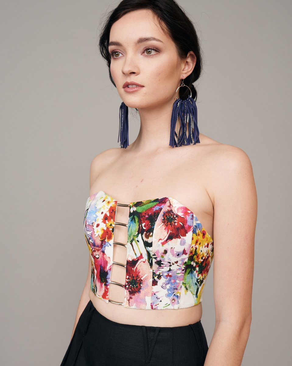 ira__lysa's tweet image. 🌻 Stand out in style with Ira Lysa's Floral Corset. Made of premium European linen, its open back and crisscross ties offer a perfect balance of comfort and chic. Get ready to bloom with confidence! #FashionStatement #VersatileChic
