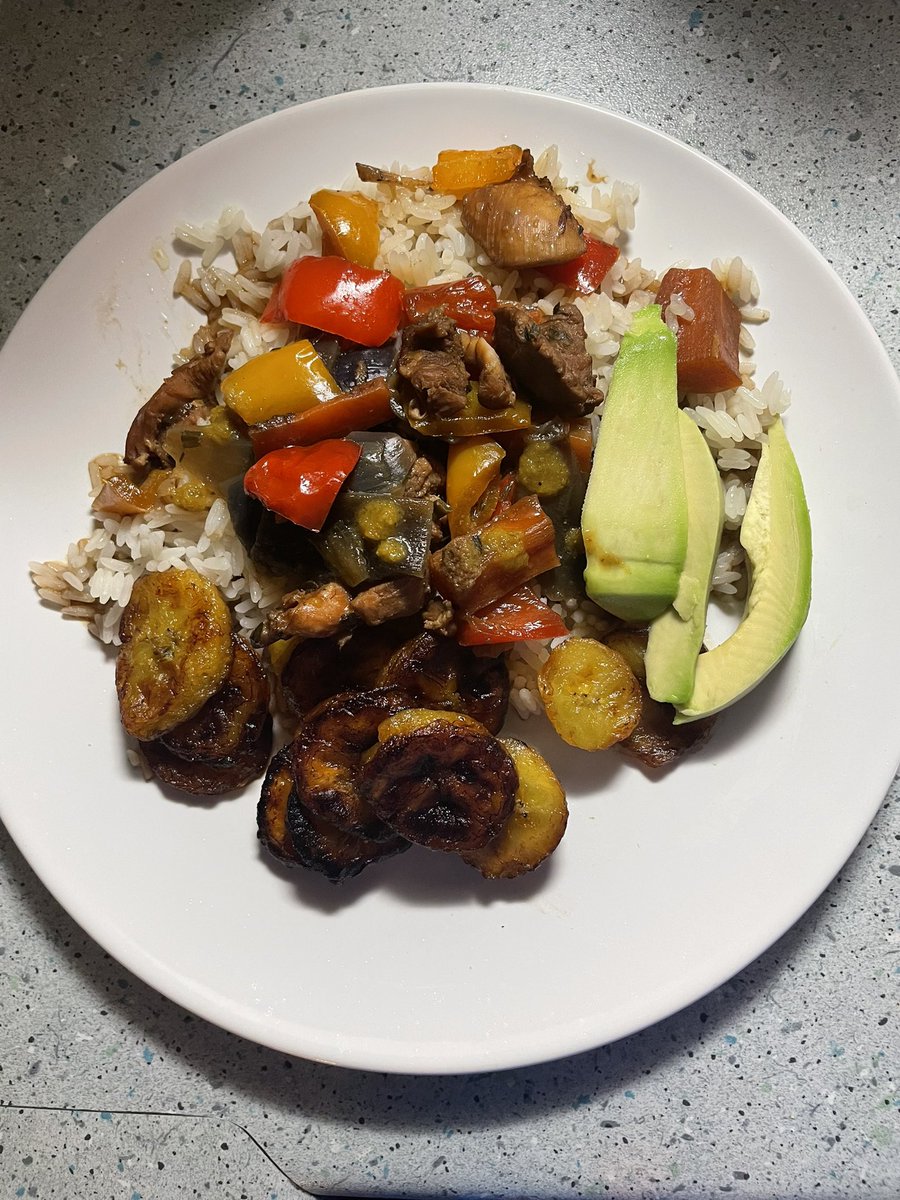 I’m really not into smashed avocado. Normally just cut a few slices and have it with my meal. A bit of a Trini tradition. Stewed chicken, vegetables, rice and plantain. Enjoy your evening. #TriniFood #MyLifeAsMarsha