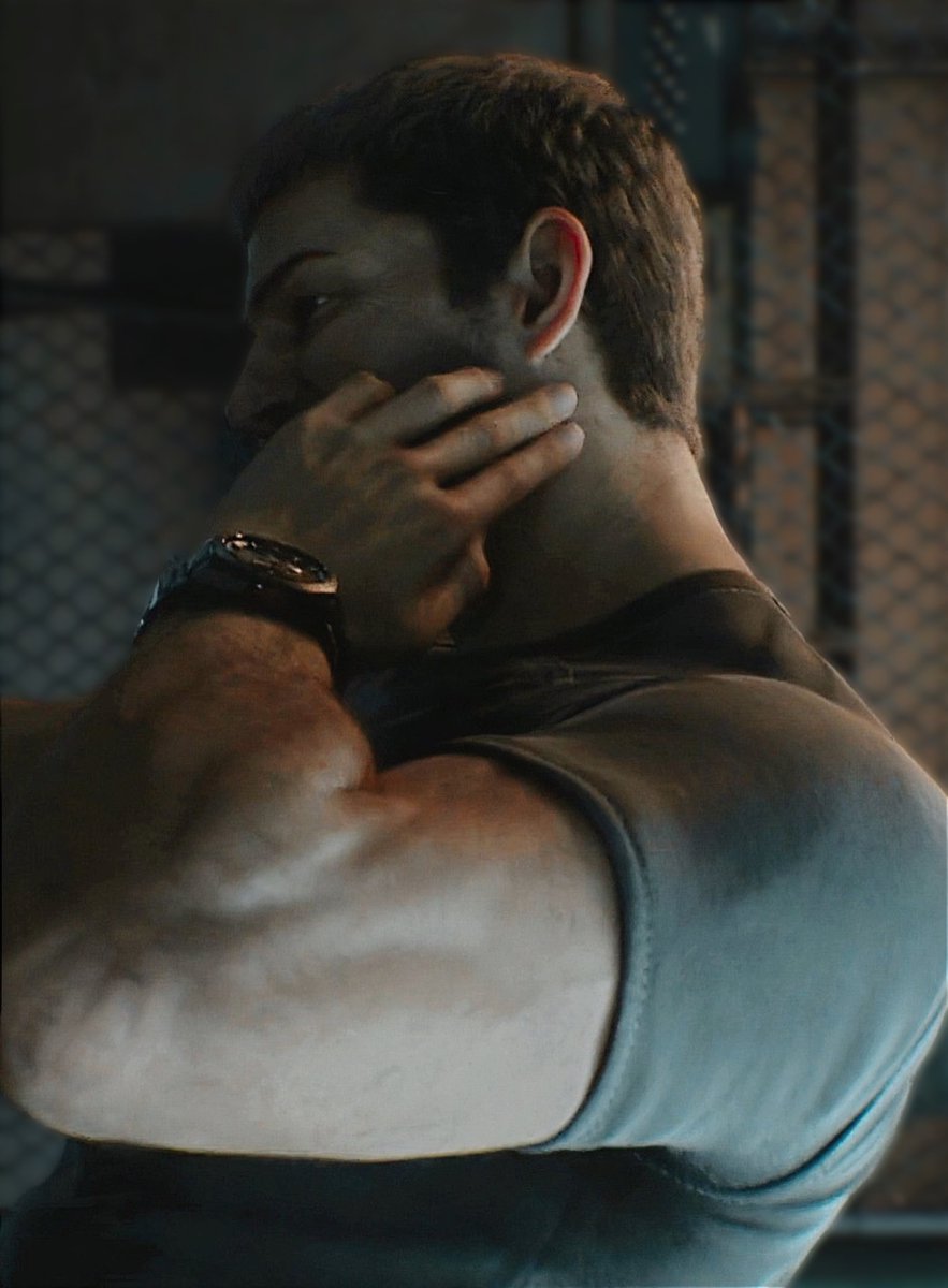 I love his big beefy arms... #RE #ResidentEvil #ChrisRedfield