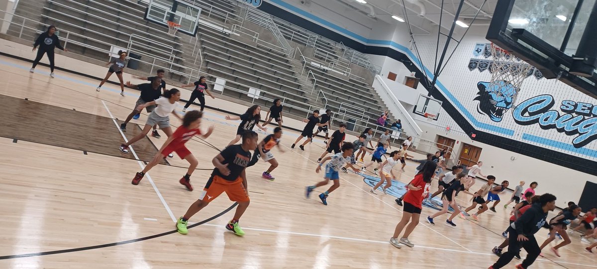 What a great clinic!! We had so much fun today! Our Future Cougars were hooping today!!! Another great one in the books!! We will see you all at basketball camp in June!!! @blin_jr @CoachThomas83 @SeguinBoys @AISD_ATH 🏀🏀🏀🏀🏀🐾🐾🐾🐾