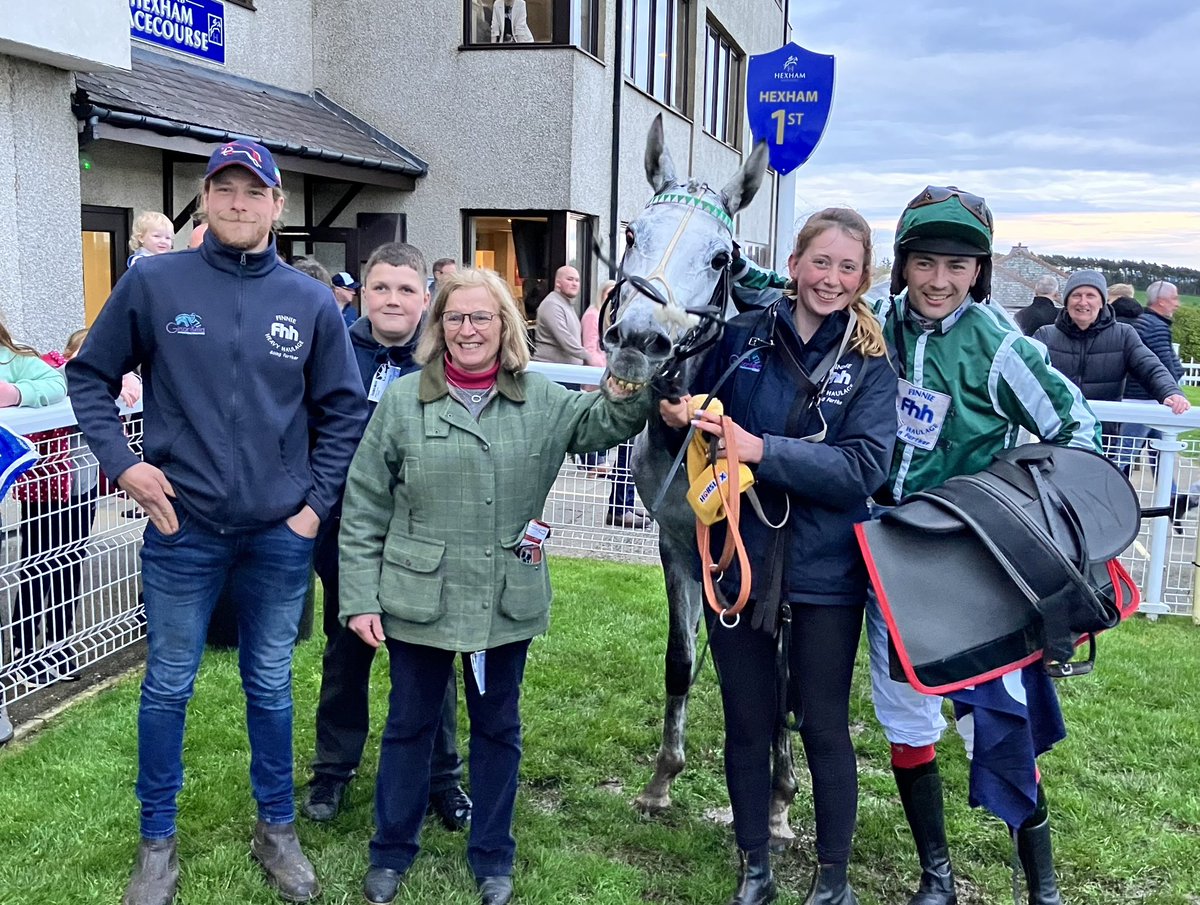 A superb double for local trainer Susan Corbett who has continued her fantastic form from last season! Wotyoudunnow and Atomic Angel win our 1st and last races 👏